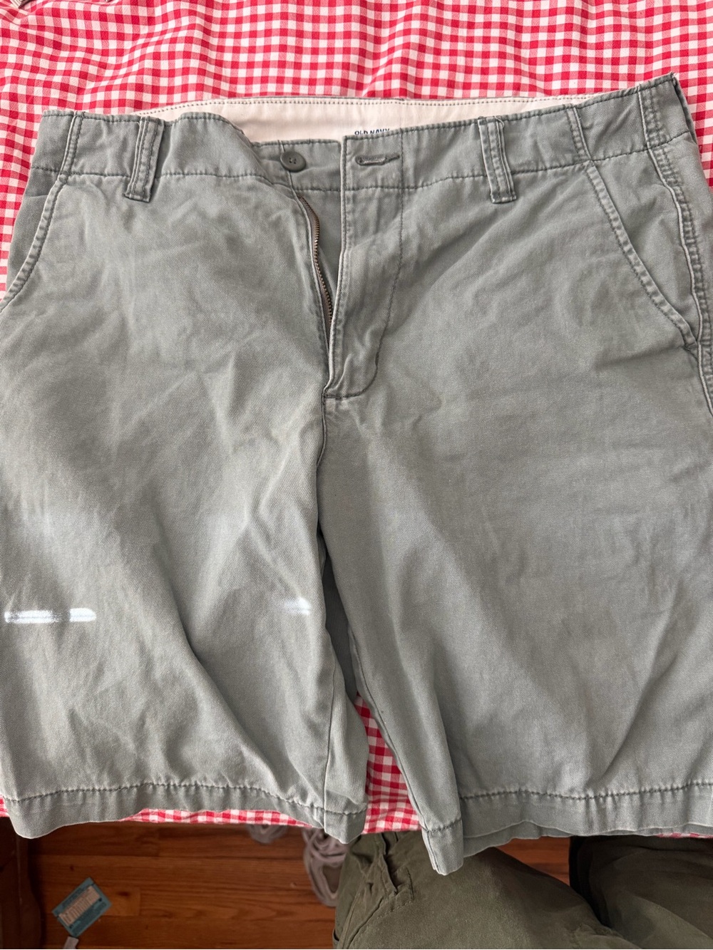 Old Navy Men's Olive-Gray Flat Front Chino Shorts